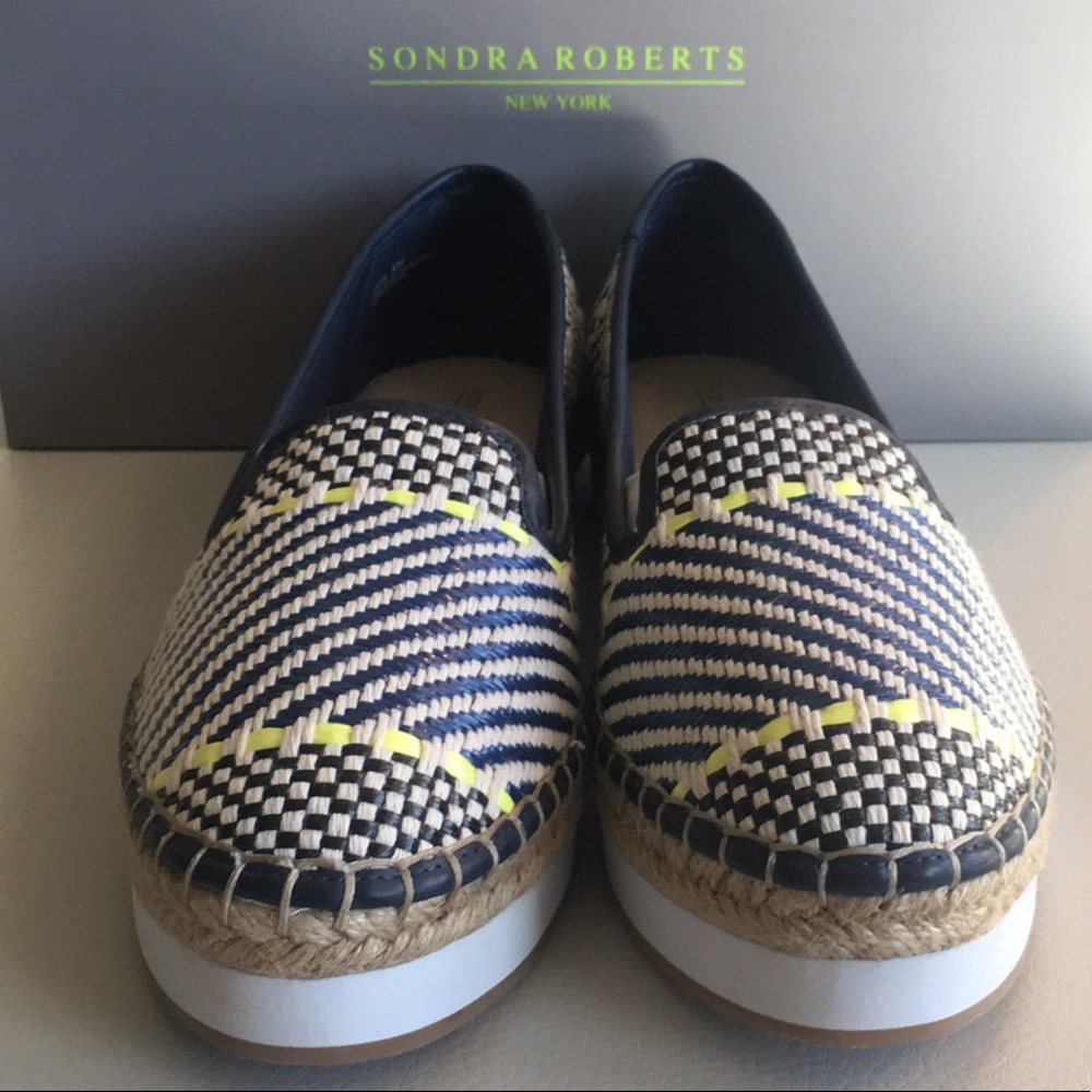 BNWT Sondra Roberts Ellie Multi Navy Wedge